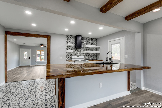 Listing photo id 5 for 259 Drake Ave