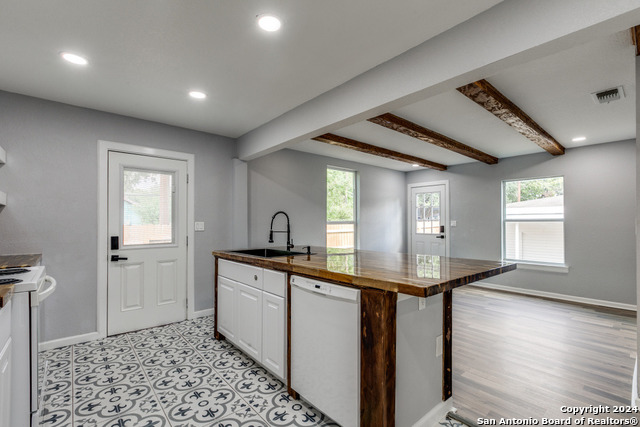 Listing photo id 6 for 259 Drake Ave