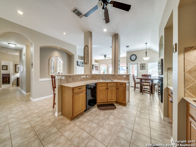 Image 14 of 28 For 2612 Foresthaven Dr.