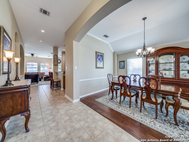 Image 8 of 28 For 2612 Foresthaven Dr.