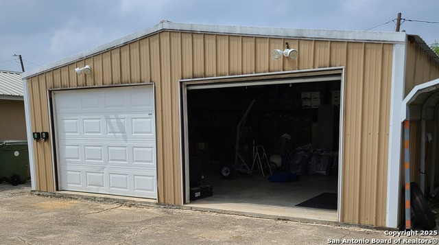 Listing photo id 2 for 511 Oasis St