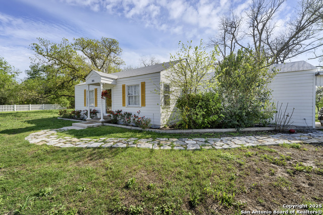 Image 17 of 68 For 105 River Rd Nw