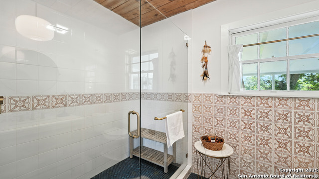 Image 41 of 68 For 105 River Rd Nw