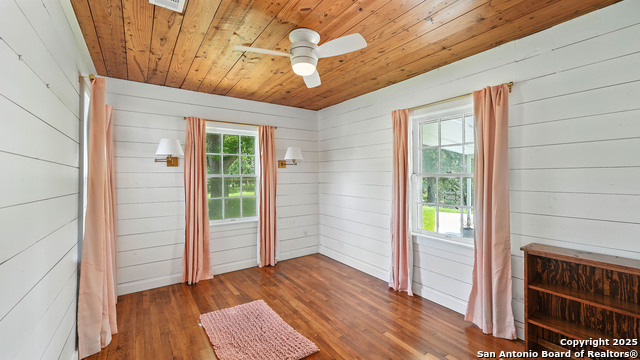 Image 43 of 68 For 105 River Rd Nw