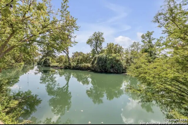 Image 5 of 68 For 105 River Rd Nw