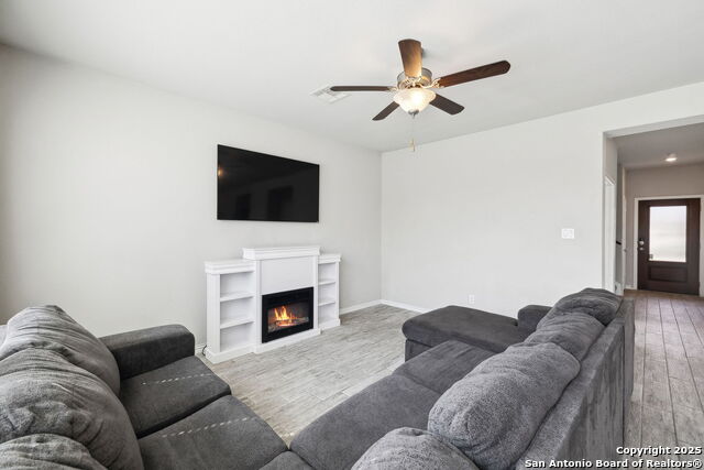 Image 27 of 103 For 13850 Cohan Way