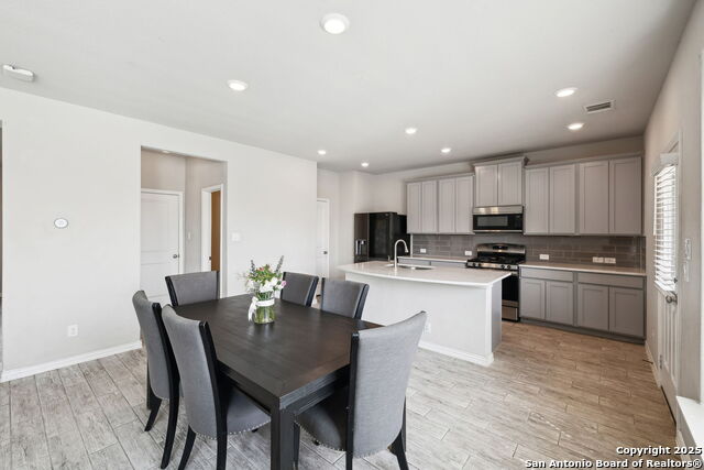 Image 31 of 103 For 13850 Cohan Way