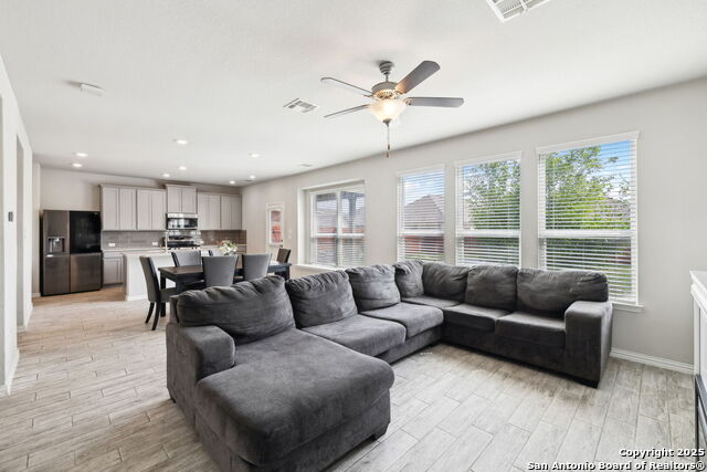 Image 4 of 103 For 13850 Cohan Way