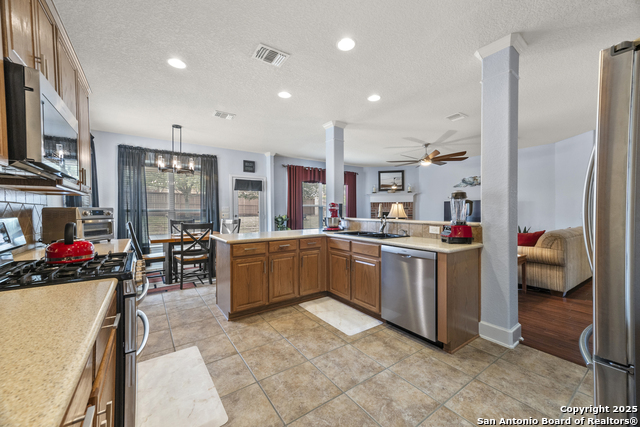 Listing photo id 11 for 8226 Setting Moon