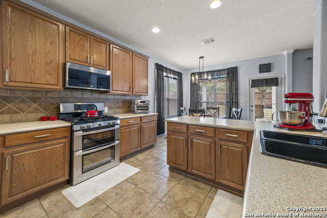Listing photo id 12 for 8226 Setting Moon