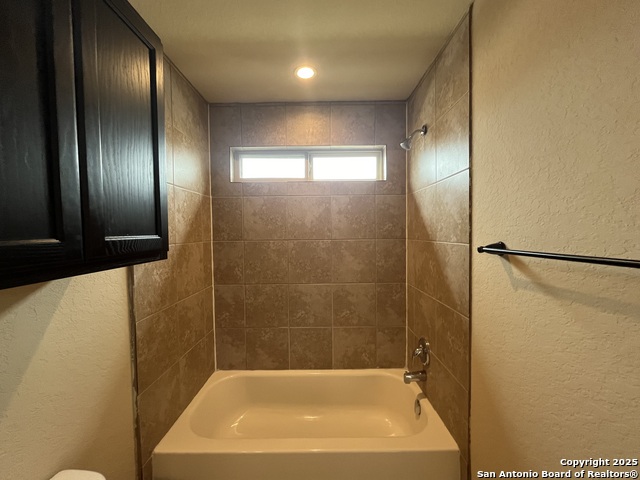 Image 17 of 27 For 7109 Micayla Cove  103