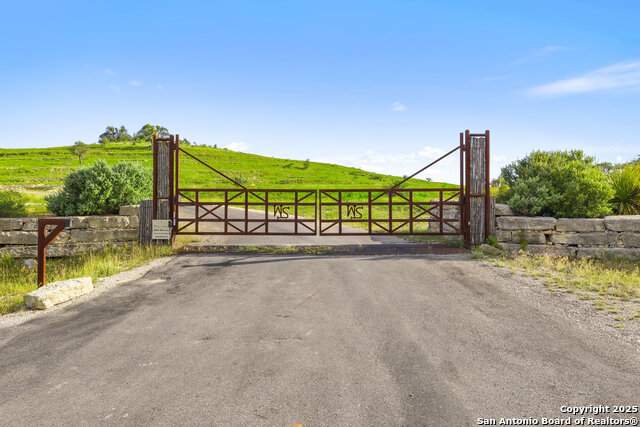 Image 31 of 40 For 4747 Flat Creek