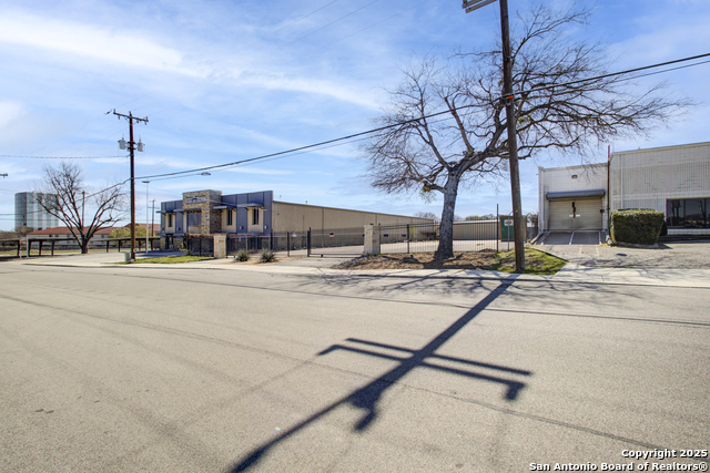 Listing photo id 1 for 506 Portland