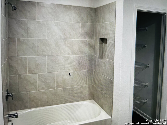 Image 7 of 16 For 10930 Chatham Ct
