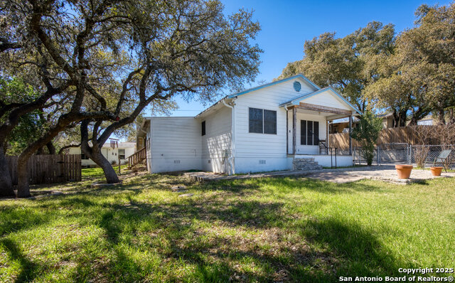 Image 2 of 27 For 652 Tamarack