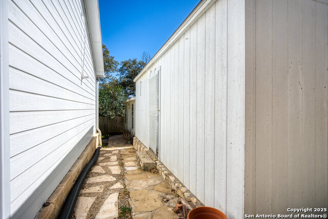 Image 27 of 27 For 652 Tamarack