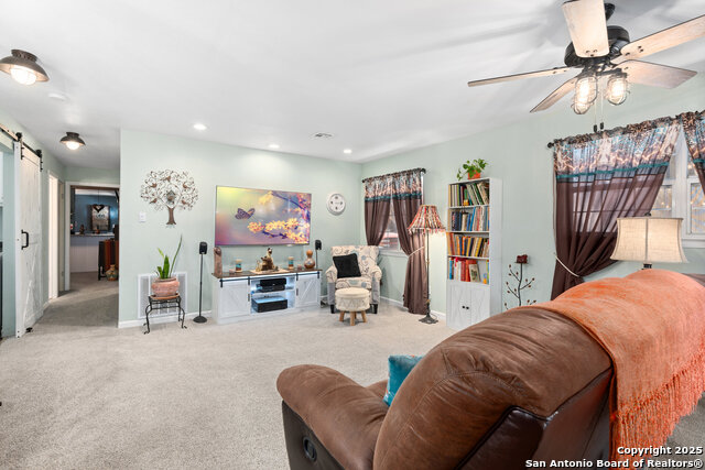 Image 3 of 27 For 652 Tamarack