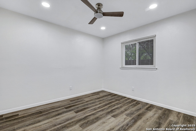 Image 17 of 27 For 8751 Timberwick