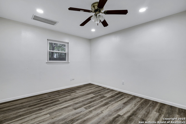 Image 23 of 27 For 8751 Timberwick