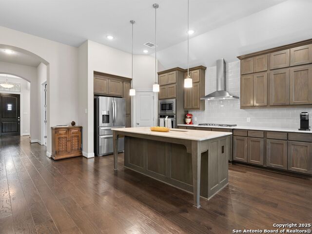 Listing photo id 8 for 997 Carriage Loop