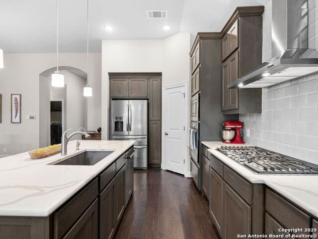Listing photo id 9 for 997 Carriage Loop