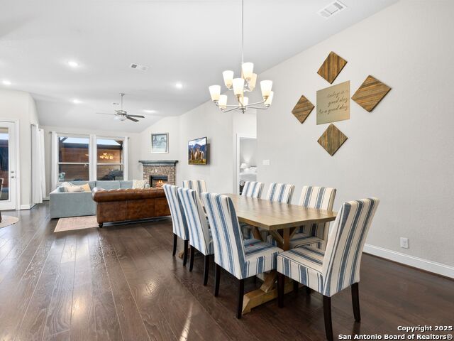 Listing photo id 12 for 997 Carriage Loop