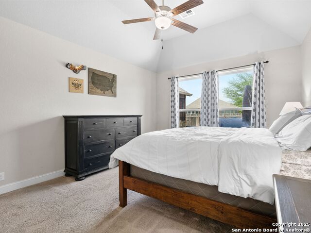 Listing photo id 17 for 997 Carriage Loop