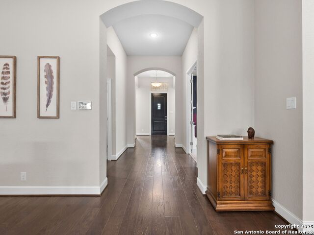 Listing photo id 0 for 997 Carriage Loop
