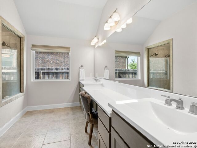 Listing photo id 18 for 997 Carriage Loop