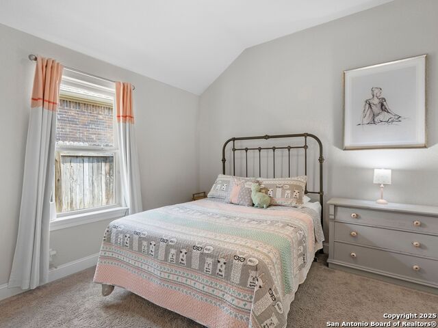 Listing photo id 21 for 997 Carriage Loop