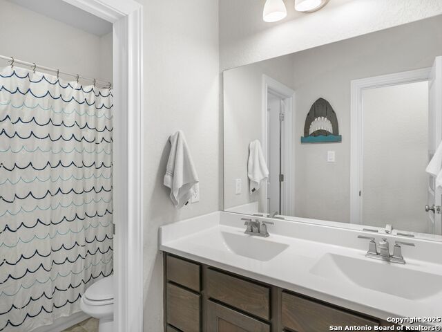 Listing photo id 23 for 997 Carriage Loop