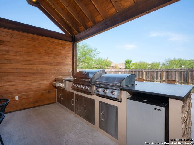 Listing photo id 25 for 997 Carriage Loop