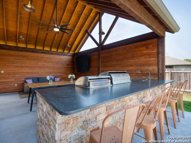 Listing photo id 26 for 997 Carriage Loop