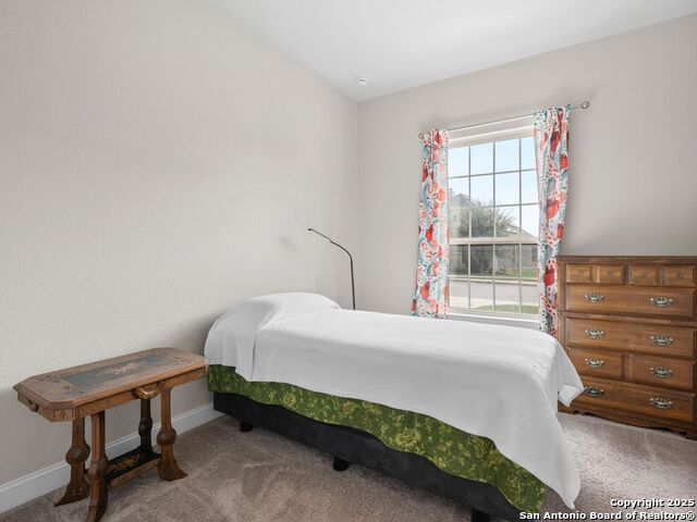 Listing photo id 2 for 997 Carriage Loop