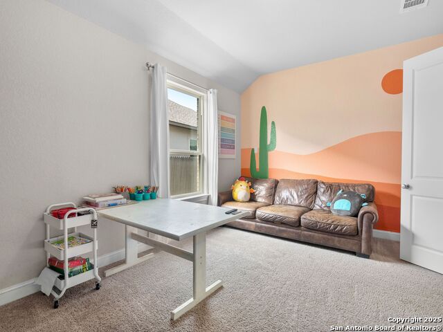 Listing photo id 5 for 997 Carriage Loop