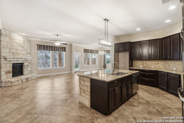Listing photo id 9 for 18007 Maui Sands