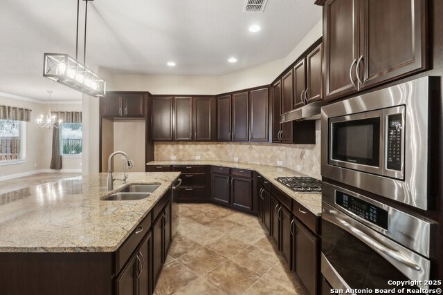 Listing photo id 10 for 18007 Maui Sands