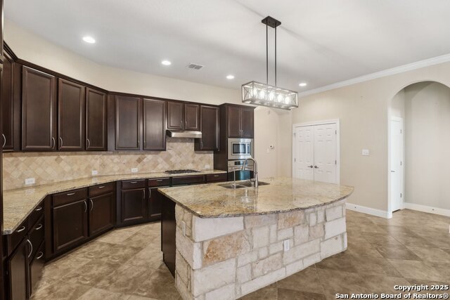 Listing photo id 12 for 18007 Maui Sands