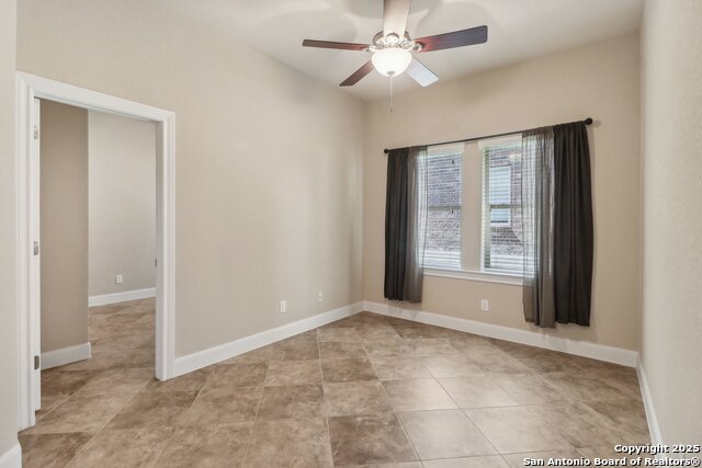 Listing photo id 21 for 18007 Maui Sands