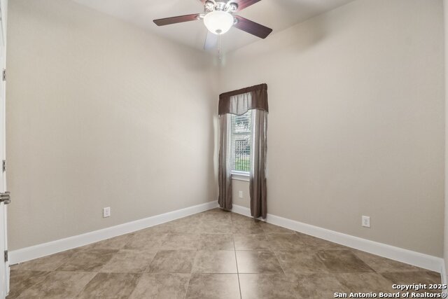 Listing photo id 25 for 18007 Maui Sands