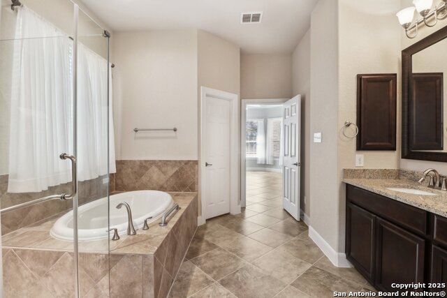 Listing photo id 34 for 18007 Maui Sands