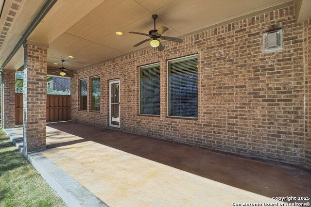 Listing photo id 35 for 18007 Maui Sands