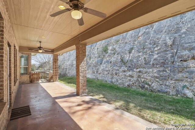 Listing photo id 36 for 18007 Maui Sands