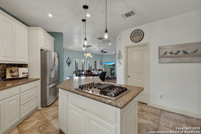 Image 15 of 73 For 3811 Potters Creek