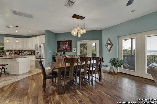 Image 18 of 73 For 3811 Potters Creek