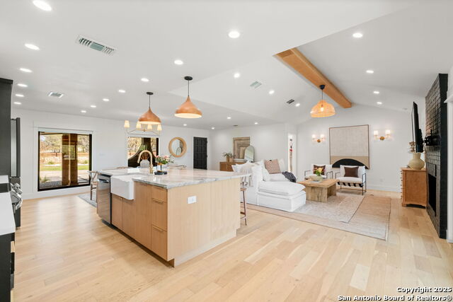 Image 21 of 52 For 1016 Sparkman Dr