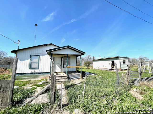 Listing photo id 9 for 175 County Road 478