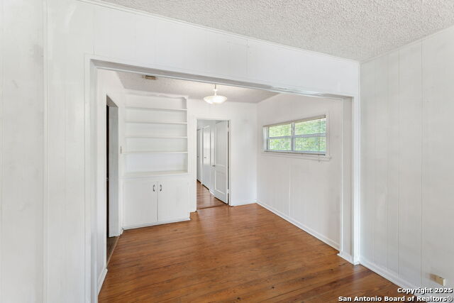 Listing photo id 8 for 2804 Avenue I