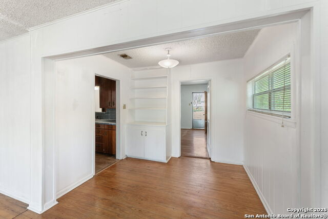Listing photo id 9 for 2804 Avenue I