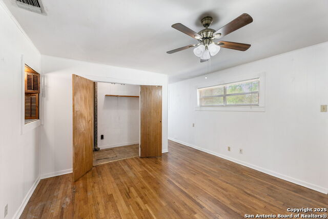 Listing photo id 13 for 2804 Avenue I